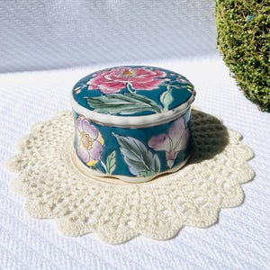 Hand Painted Porcelain Chinese Trinket Box