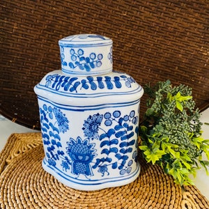 Vintage Blue & White Chinese Hand Painted Ginger Jar