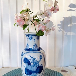 Blue & White Chinese Porcelain Vase