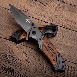 Ehemann Geschenk 5. Jahrestag, Taschenmesser für Vati, Hochzeitsjubiläumsgeschenk von der Frau, personalisierte Geschenke für ihn, Sprüche 27:17