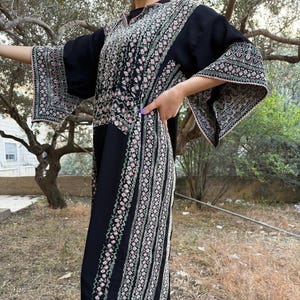 100% Handwoven Vintage Palestinian Thobe - Black Thowb with Full Floral Pattern Tatreez - Hand Embroidered Palestine Dress - Heritage Day