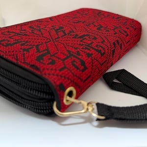 Excepcionales bolsos Tatreez: carteras bordadas tradicionales palestinas, elaboradas con tradición y arte, accesorios únicos para regalar.