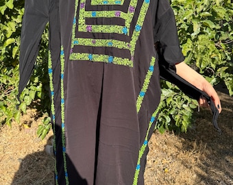 手織りのパレスチナ製黒マキシドレス - 刺繍入りタトリーズ女性用トーブ