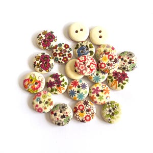 Boutons botaniques faits main en bois – Lot de 10 pour coudre, tricoter et crocheter - 15 x 15 mm