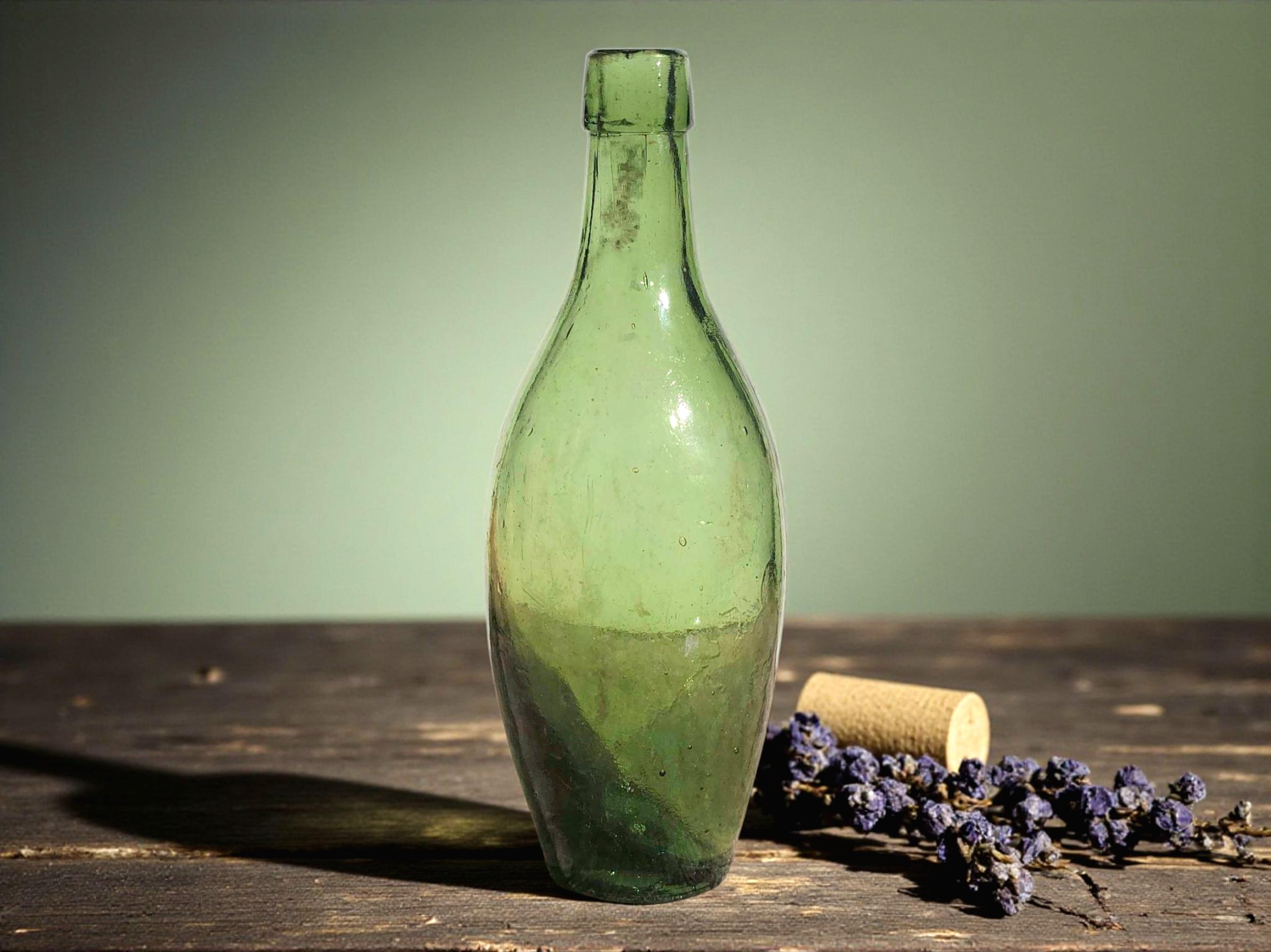 1870 年代 - 1880 年代の緑色のスキトル型ボトル * 素朴なアンティーク