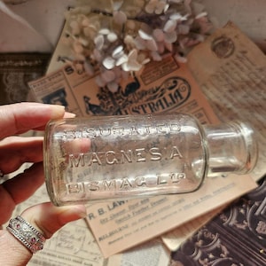 Early 1900's BiSURATED MAGNESiA Bottle GREAT for Plant Propagation ! Apothecary Bottle Strong Embossing * Vintage BiSMAG LTD Bottle * 12cm