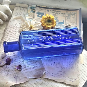 Antique Cobalt Poison * Größere blaue P0iSON Apothekerflasche * Geprägte * POISON * Nicht zu nehmen * 1800s Medizin-Flasche * 17 cm Hoch *