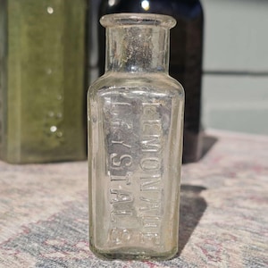 ADORABLE Early 1900s LEMONADE CRYSTALS Bottle! * Embossed Clear Glass Antique Bottle *