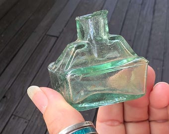 Tintero antiguo de cristal color aguamarina * Tintero de estilo cabaña con tapa transparente del siglo XIX * Tintero victoriano con borde redondeado * ¡PERFECTO! *