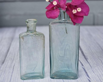 Antike Aqua Apotheker Flaschen: 1800er Hellblaues Glas Set