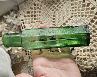 Antique Emerald Green Bottle: Gorgeous 1800s Tooled Lip Blown in Mould Glass Bottle, 8-Sided (damage, small flake to base)