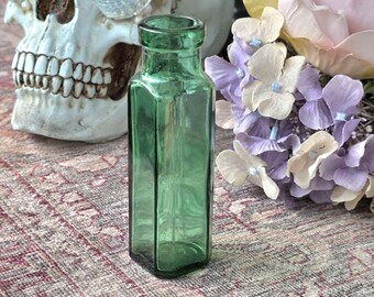 Antique Green Bottle: Gorgeous Emerald Glass Bottle, 8-Sided - 1922-1934 Cork Style Australian Bottle