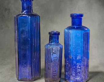 x3 set ANTIEK KOBALT zeszijdige flessen gif die niet mogen worden ingenomen * Drie oude blauwe flessen met geblazen glas *Instant gifcollectie!
