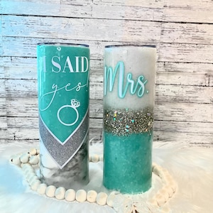 「I Said Yes and Mrs Engagement Tumbler Set」- 婚約ギフト- Mrs. Cup- ブライダルシャワーギフト- ウェディングプランニング- カスタムグリッタータンブラーセット