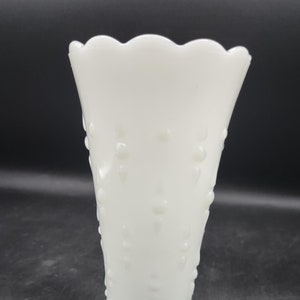 Anchor Hocking &quot;Tear Drop & Pearl&quot; Milk Glass Vase