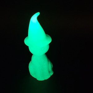 UV Reactive Glowing Green Cat w/Witches Hat Figurine