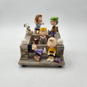 Westland Giftware Peanuts Collection "Kids On The Stairs" Music Box #8252