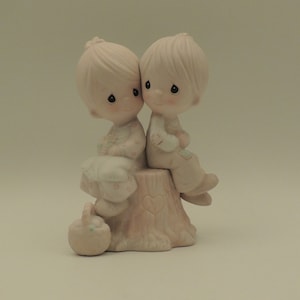 Precious Moments Figur &quot;&quot;Love One Bracelet&quot;&quot;.&quot;