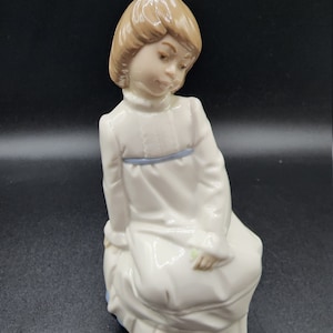 Nadal Figurine Girl Sitting Collectors Edition