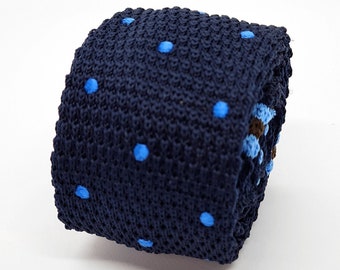Blaue Punkte Strickkrawatte | Baumwolle Blau Herren Krawatte | Damen Krawatte | Besticktes Design by TailoredTies - T63 |  Geschenkidee
