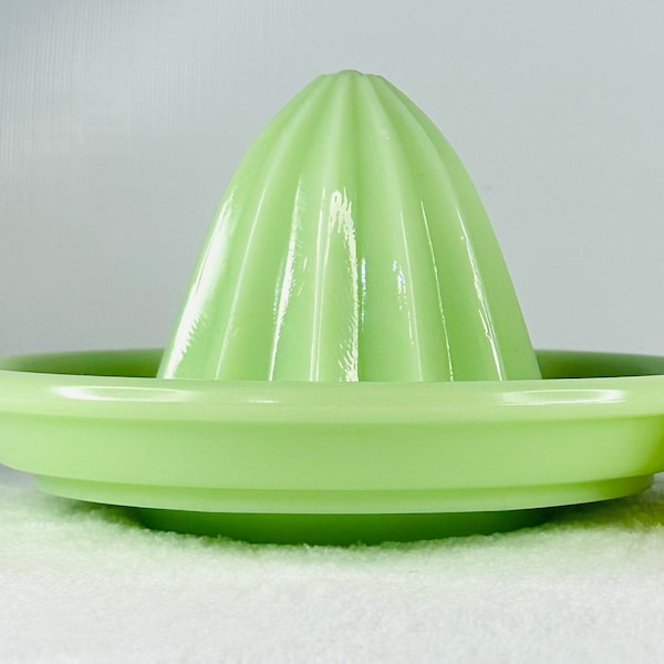 Jadeite Uranium Glass Juicer/Reamer, Kitchen Ware ~ In Good Condition