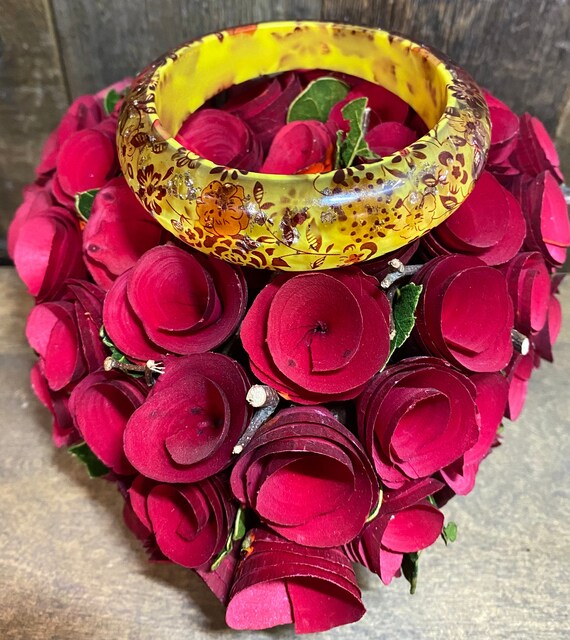 1960s Yellow Lucite and Deep Red Floral Bangle With Floating Gold