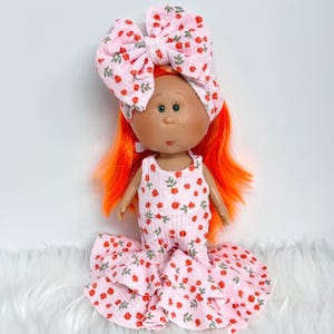 Little Mini Mia 9” Nines Artesanals d&#39;Onil Groovy Orange Flower Doll