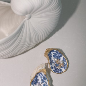 Decorative Oyster & Seashell Gift - for coffee table decor or as ring dish/ trinket dish / jewelry holder