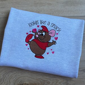 Luciendo como un snack bordado Crewneck, Disney Gus Gus bordado Crewneck, sudadera de ratones Cenicienta