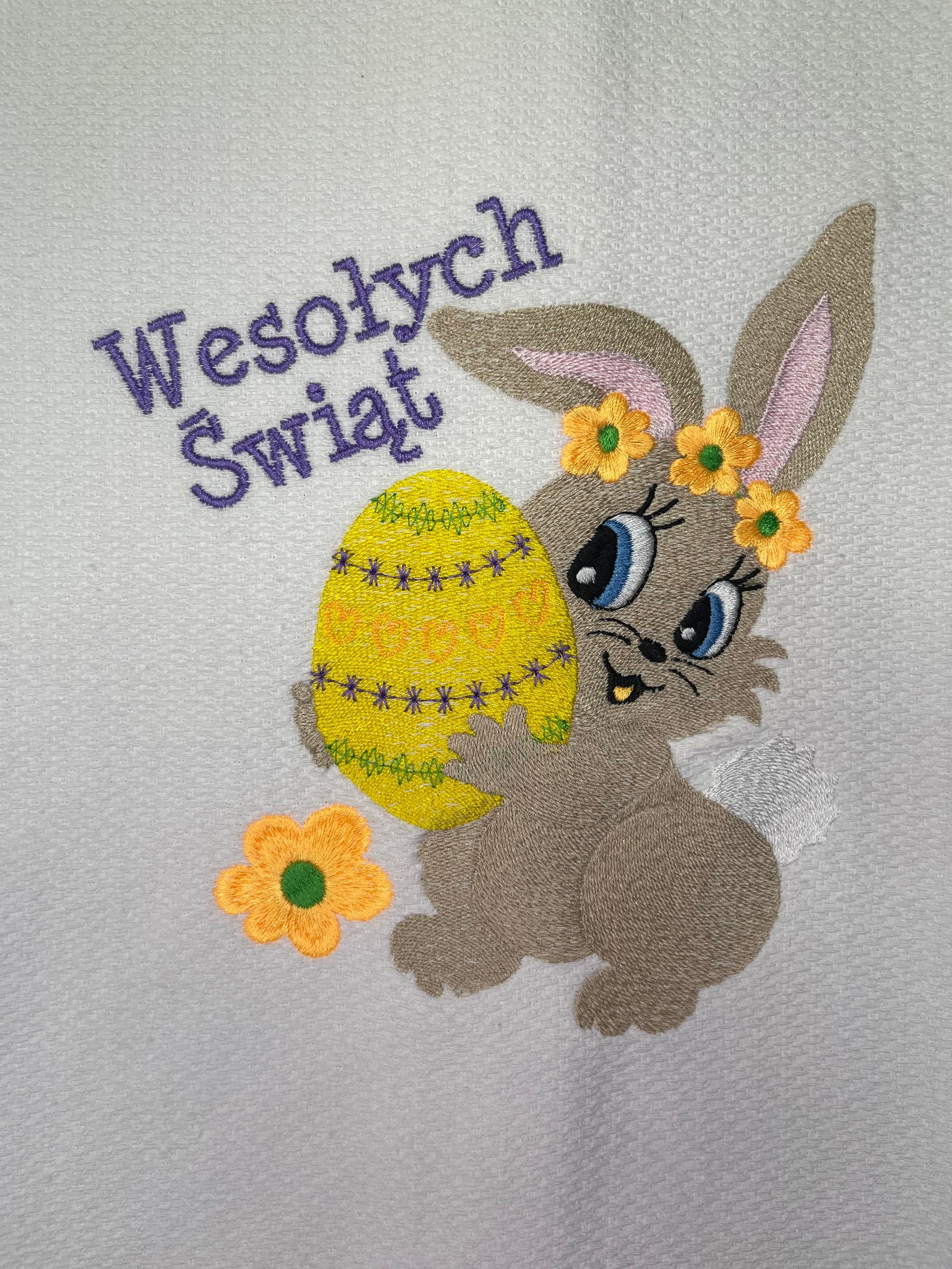 Bunny sosteniendo la toalla de cocina de huevo de Pascua | Etsy