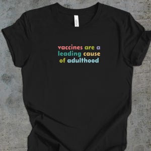 Camiseta "Las vacunas hacen que uno se vuelva adulto": Humor sobre salud pública, regalo para enfermeras.
