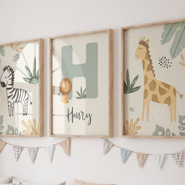 Safariposter beige gepersonaliseerd met naam, met leeuw, zebra en giraffe