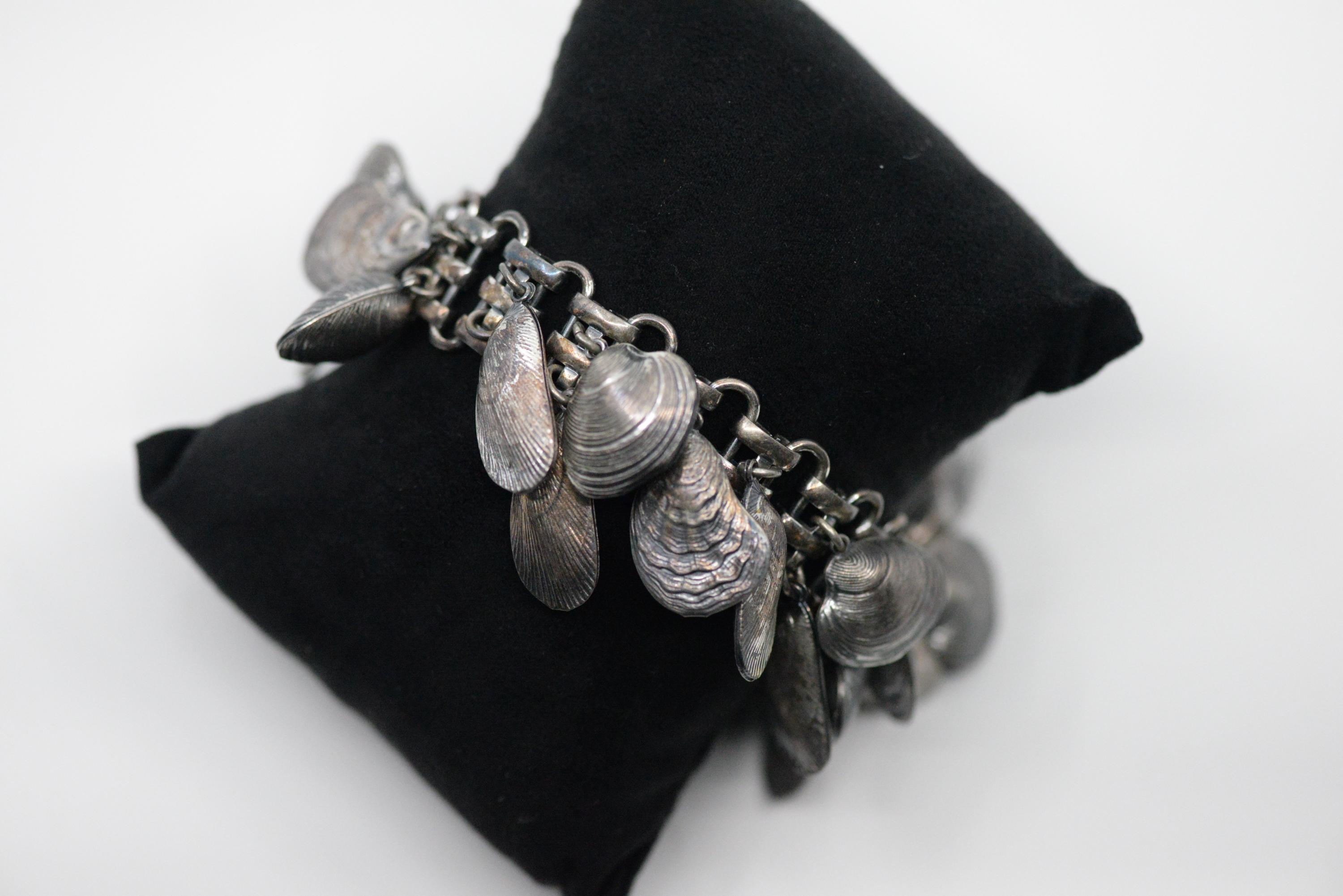 Vintage Napier Shell Charm Bracelet Oyster Clam Silver Tone Signed 7-1/2” Vintage Napier Seashell Charm Bracelet| Gold CHARM Bracelet  main image 4