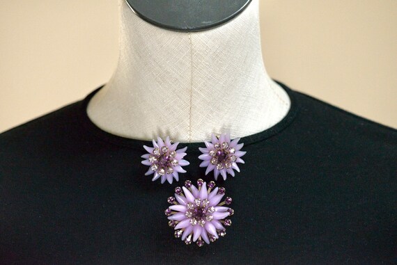 Vintage Mid Century Daisy Brooch and Earring Set,… - image 4