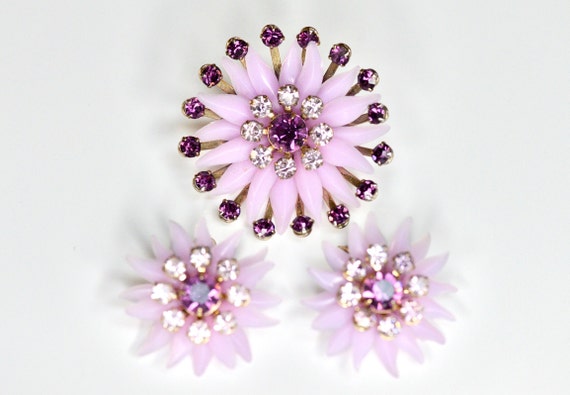 Vintage Mid Century Daisy Brooch and Earring Set,… - image 1