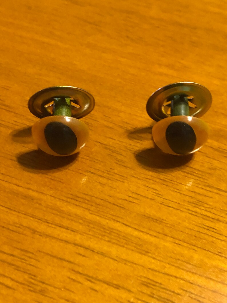 Plastic animal eyes