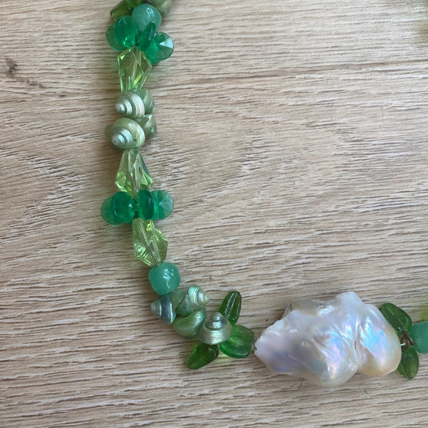 Le Janis: Collier pendentif Perles avec perles recyclées vintage