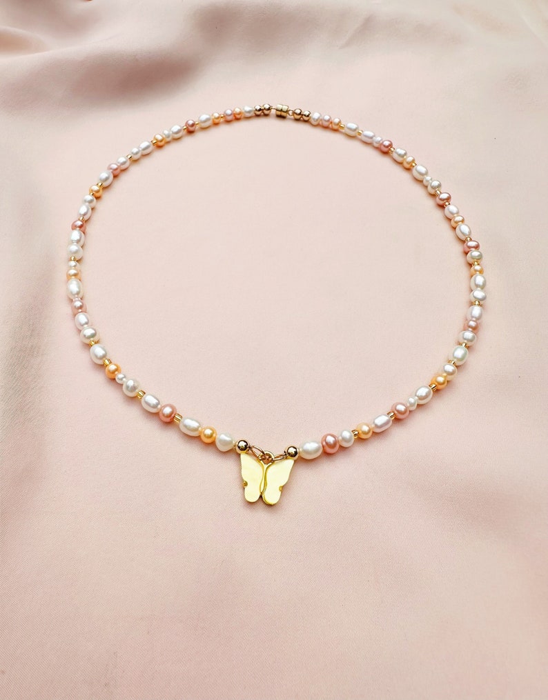 Colorful Pearl Necklace with Butterfly Charm Pendant, Butterfly Pendant Necklace, Pearl Pendant Necklace, Pastel Pearl Necklace, y2k style zdjęcie 2