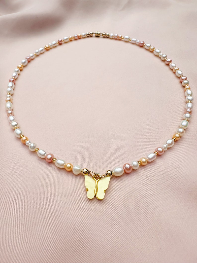 Colorful Pearl Necklace with Butterfly Charm Pendant, Butterfly Pendant Necklace, Pearl Pendant Necklace, Pastel Pearl Necklace, y2k style zdjęcie 5