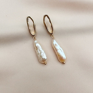 Gold-filled Hollow Irregular Oval Earring Stud and Baroque Pearl Earrings, Pearl and Gold Earrings, Pearl Drop Earrings, Wedding Earrings