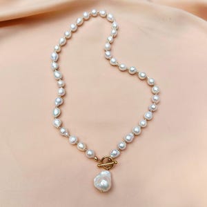Baroque Pearl Pendant Necklace with Toggle Clasp, Unique Pearl Jewelry, Statement Pearl Necklace, Gold Toggle Necklace, Mother&#39;s Day Gift