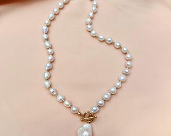 Baroque Pearl Pendant Necklace with Toggle Clasp, Unique Pearl Jewelry, Statement Pearl Necklace, Gold Toggle Necklace, Mother's Day Gift