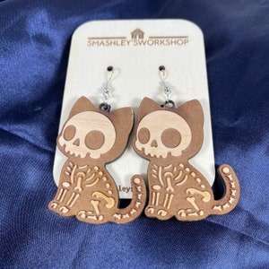 Skelett Katze Upcycled Holzohrringe, DIY Ohrringe, Baumeln Ohrringe, Holz Ohrringe, Ohrstecker, Malen Sie Ihr eigenes, DIY Ohrring Set