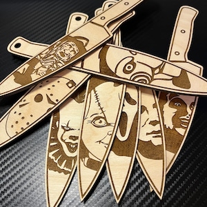Horror Icon Portrait Wooden Knife Replica: Halloween Decor