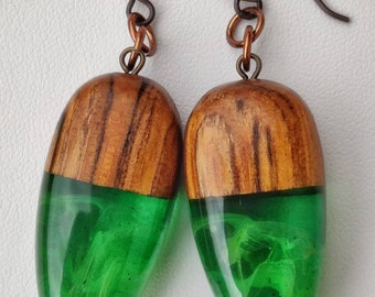 Dangle earrings in African olive wood and nickel free niobium epoxy resin