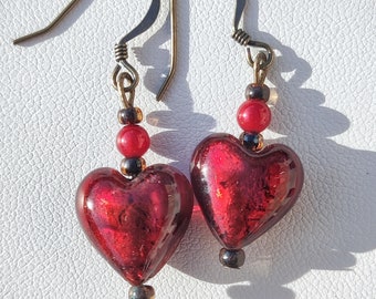 Dangle earrings with red heart in 12 mm Murano glass Earring in hypoallergenic antique brass and nickel free