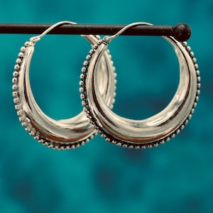 Grosses Créoles Argent Boucles d’oreilles Avec Boules / Tribal / Rustique / Ethnique / Hippie / Boho / Bohème / Festival