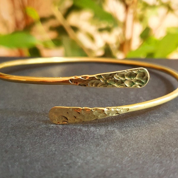 Hammered Brass Arm Bracelet / Boho / Tribal / Spiral / Bangle/ Ethnic / Rustic / Bohemian / Hippie / Body jewellery / Psy / Adjustable