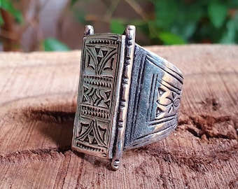 Tuareg Silver Ring / Mens Ring / Boho / Ethnic / Rustic / Festival 