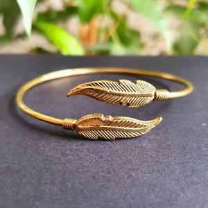 Gold feather bracelet best sale